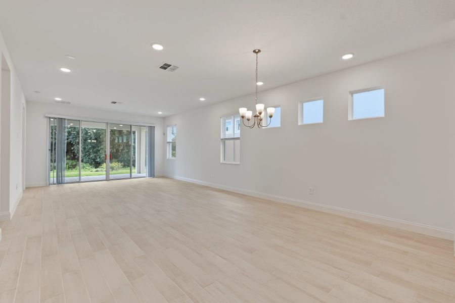 Spacious, unfurnished interior of a new home in Tamarack at Two Rivers, Zephyrhills (Image 14).
