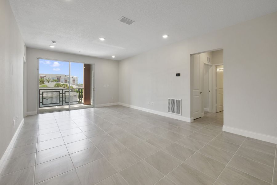 Spacious, unfurnished interior of a new home in Gatherings® of Lake Nona, Orlando (Image 26).