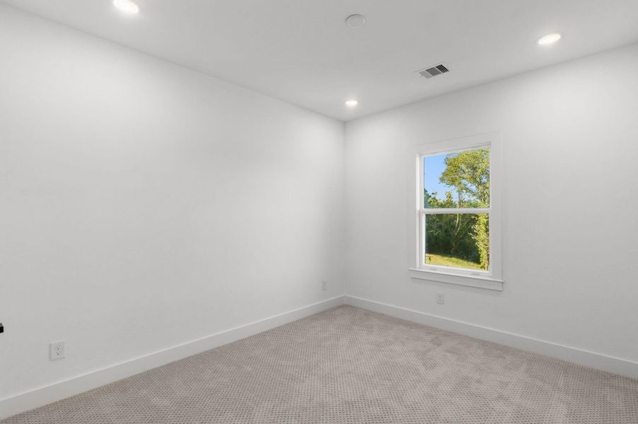 Spacious, unfurnished interior of a new home in , Houston (Image 14).