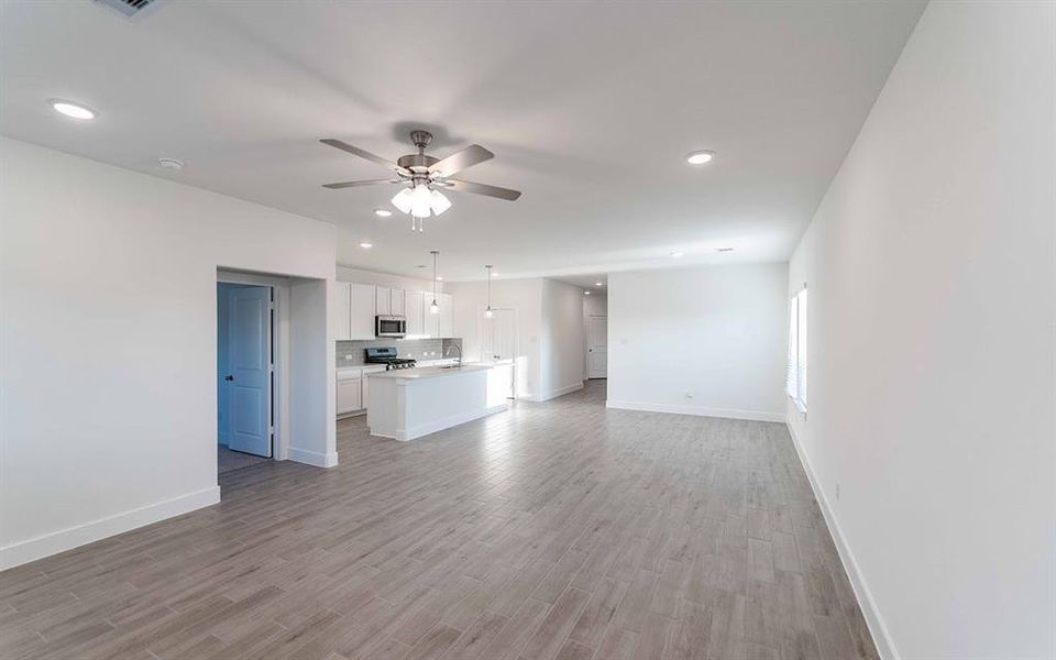 Spacious, unfurnished interior of a new home in River Ranch Meadows, Dayton (Image 11).