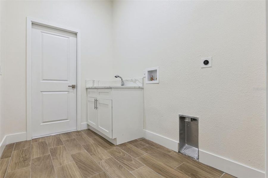 Spacious, unfurnished interior of a new home in , Deltona (Image 24).