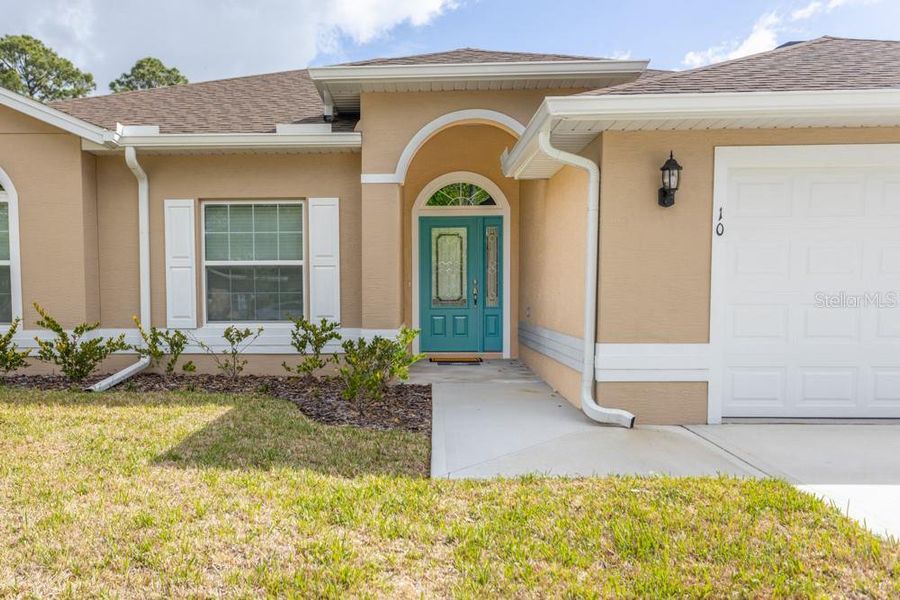 Exterior details and patio area of a home in , Palm Coast (Image 3).