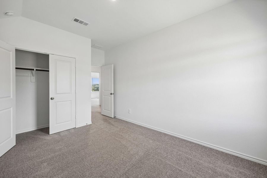 Spacious, unfurnished interior of a new home in Montgomery Bend, Montgomery (Image 24).