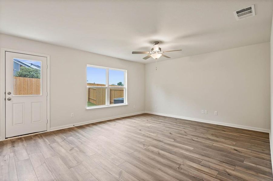 Spacious, unfurnished interior of a new home in Vista West, Fort Worth (Image 10).