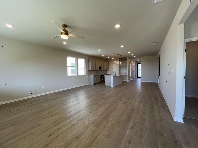 Spacious, unfurnished interior of a new home in Rolling Glen, Hutto (Image 17).