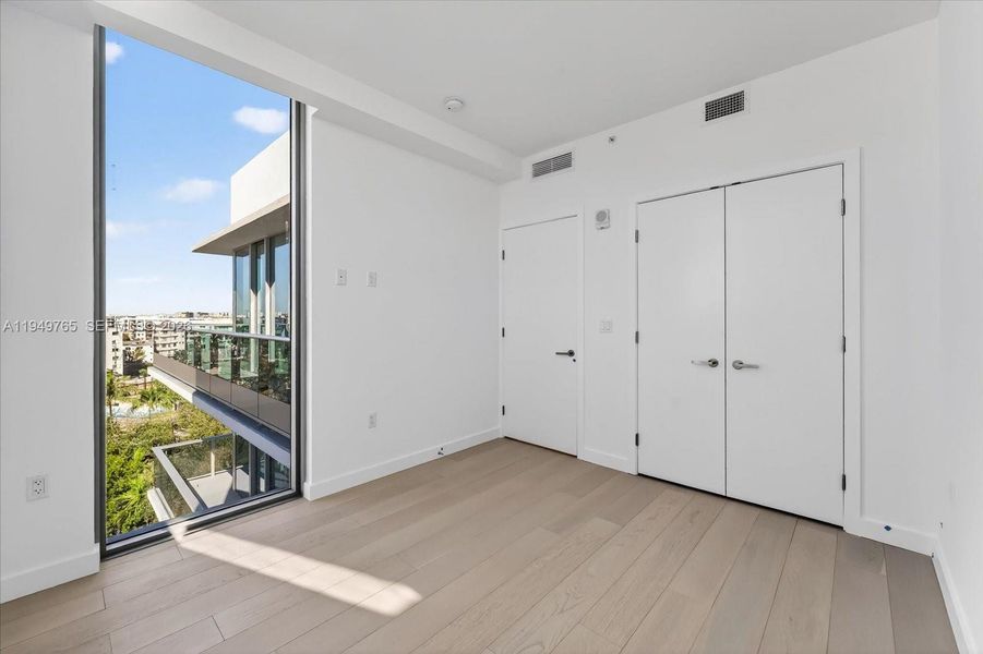 Spacious, unfurnished interior of a new home in , Bay Harbor Islands (Image 21).