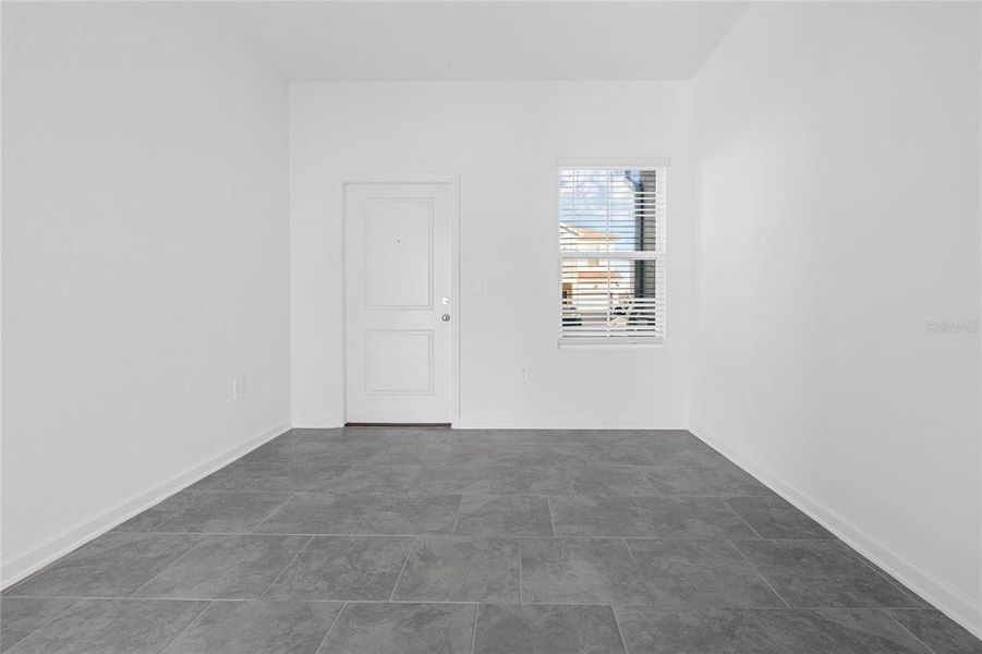 Spacious, unfurnished interior of a new home in , Davenport (Image 15).