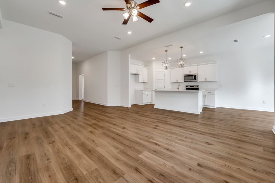 Spacious, unfurnished interior of a new home in Barton's Bend, Crestview (Image 33). Spacious, unfurnished interior of a new home in Barton's Bend, Crestview (Image 33).