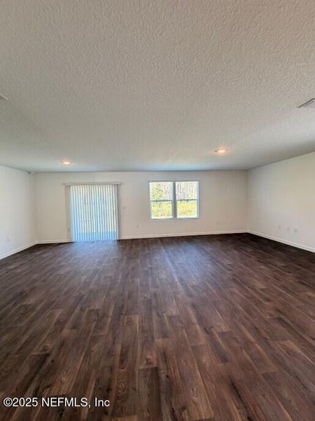 Spacious, unfurnished interior of a new home in Copes Landing, Jacksonville (Image 51).