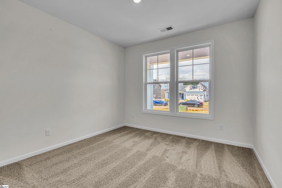 Spacious, unfurnished interior of a new home in Lynbrook, Boiling Springs (Image 15).