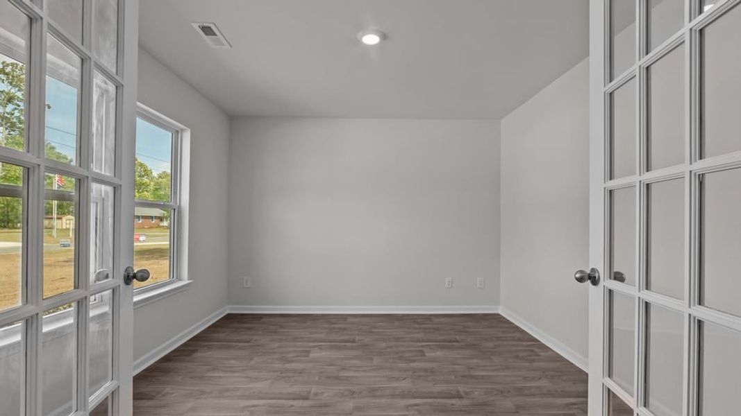 Spacious, unfurnished interior of a new home in Blair Ridge, La Grange (Image 15).