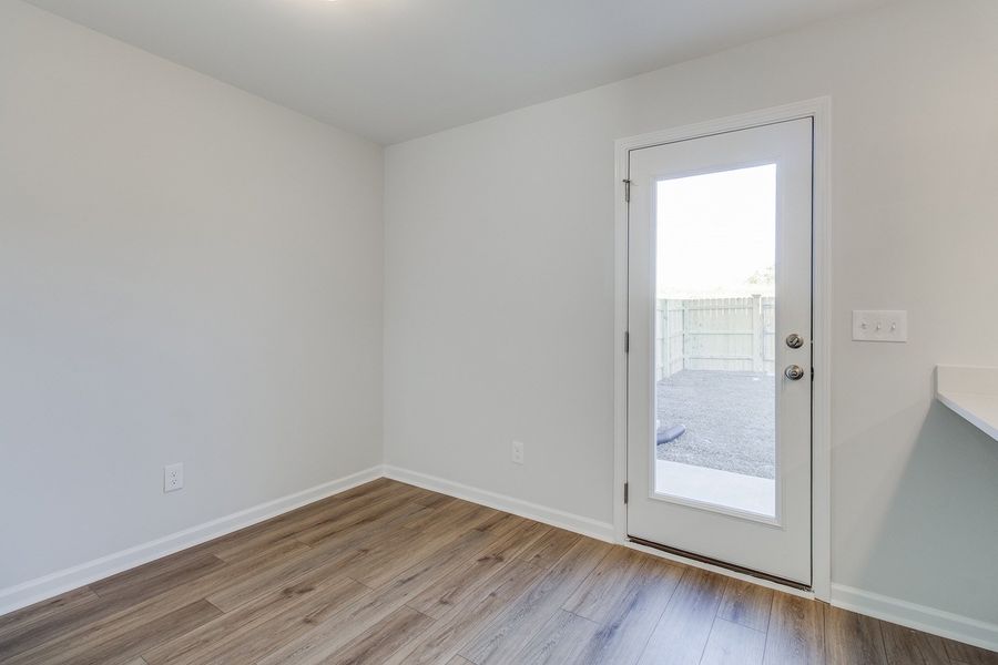 Spacious, unfurnished interior of a new home in Astoria, Columbia (Image 17).
