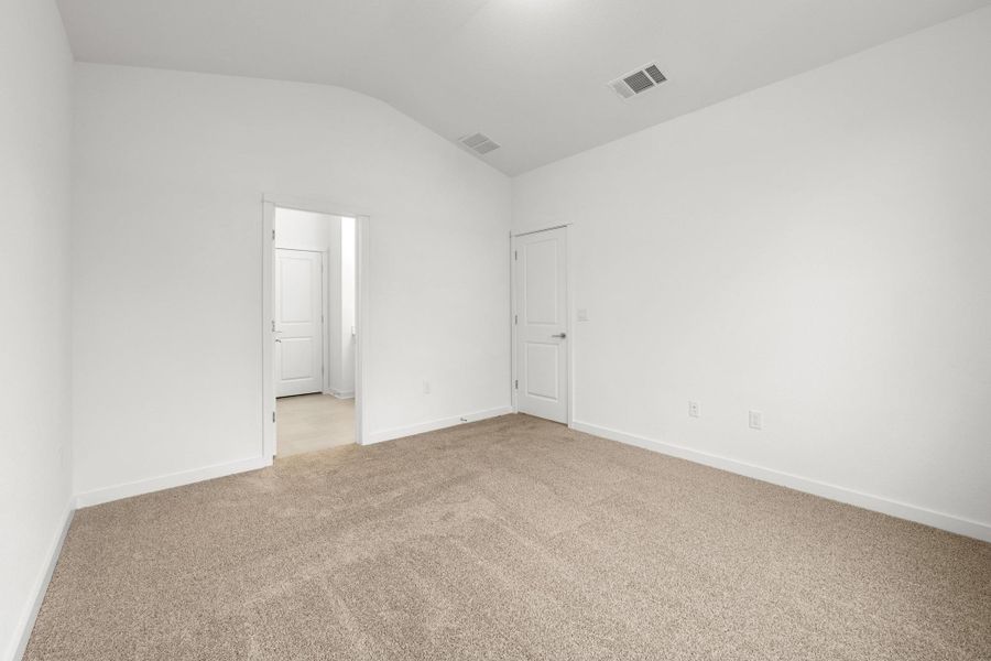 Spacious, unfurnished interior of a new home in , Buda (Image 13).