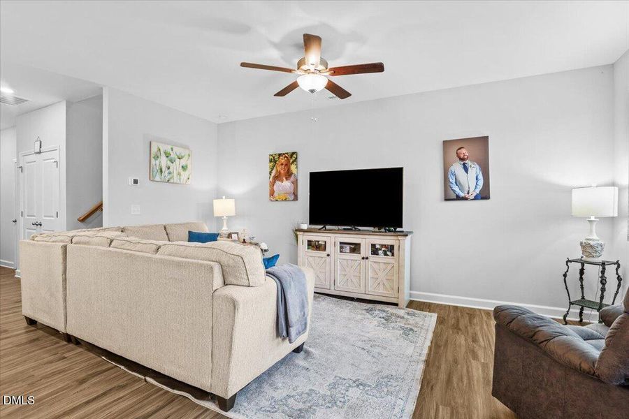 17 Village Edge Dr LR