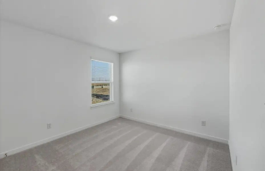 Spacious, unfurnished interior of a new home in Sunfield, Buda (Image 23).