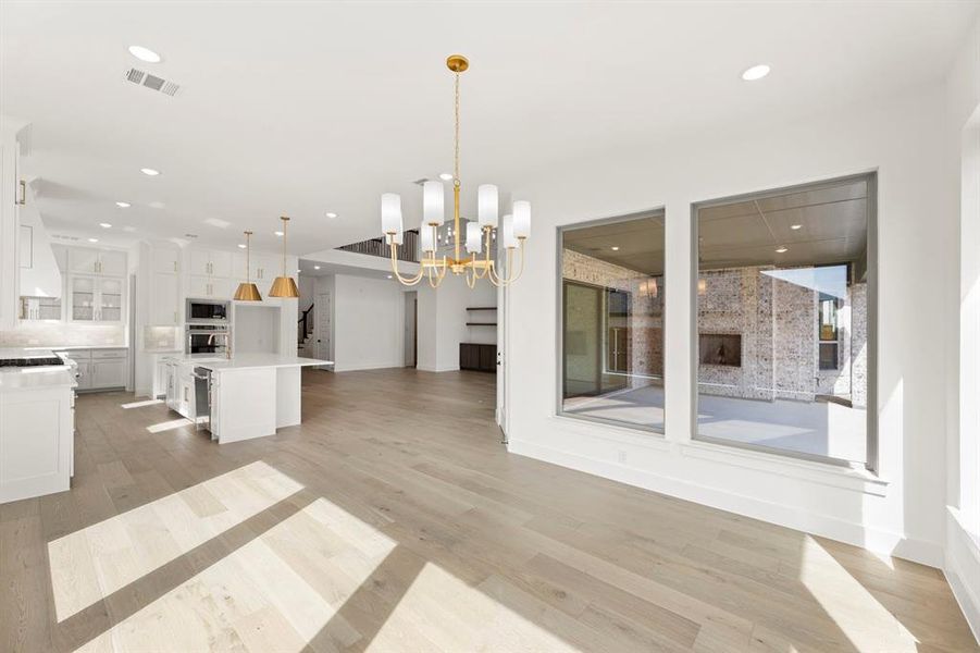 29. 681 Capella - Dining (2)