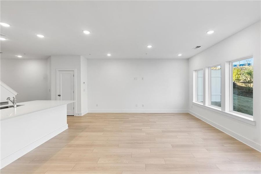 Spacious, unfurnished interior of a new home in Grandview Terrace, Canton (Image 9).