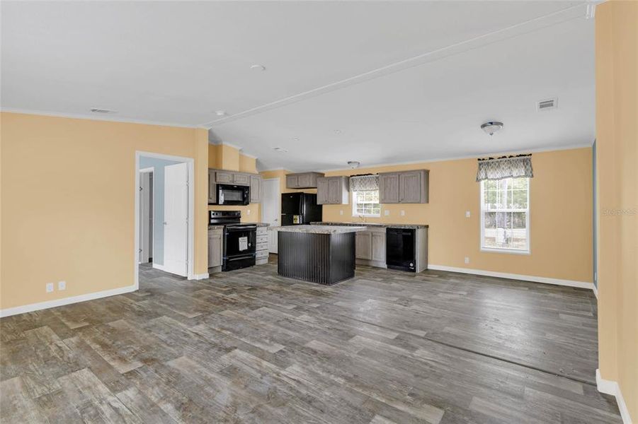Spacious, unfurnished interior of a new home in , Spring Hill (Image 14).