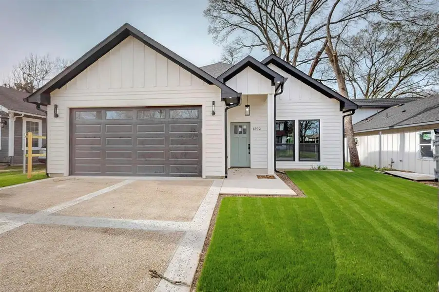 Front exterior of a new home in , Corsicana, TX, highlighting curb appeal (Image 1). Front exterior of a new home in , Corsicana, TX, highlighting curb appeal (Image 1).