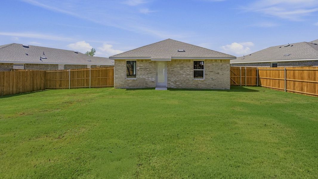 Exterior details and patio area of a home in Asher Oaks, Bonham (Image 3).