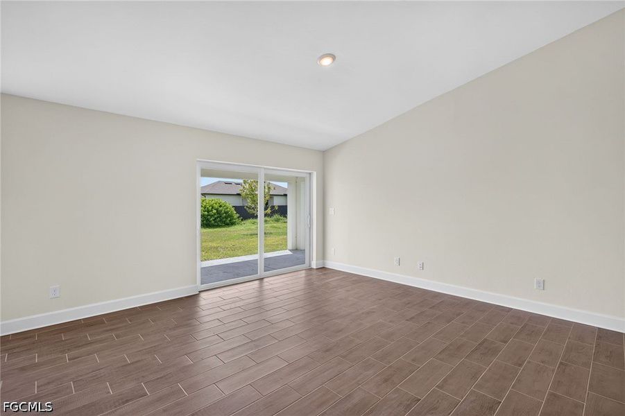 Spacious, unfurnished interior of a new home in Cape Coral, Cape Coral (Image 15).