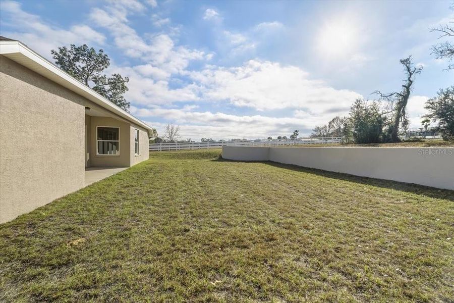 Exterior details and patio area of a home in , Hernando (Image 25).