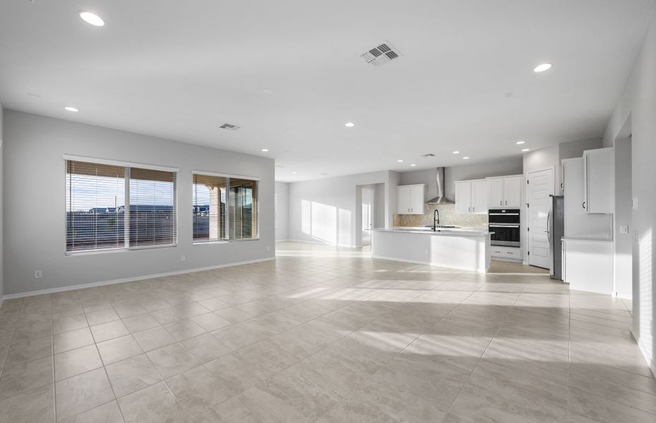 Spacious, unfurnished interior of a new home in Visara, Surprise (Image 22).