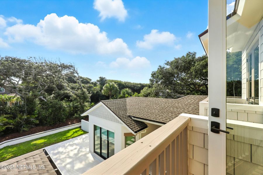 Exterior details and patio area of a home in , Ponte Vedra Beach (Image 34).