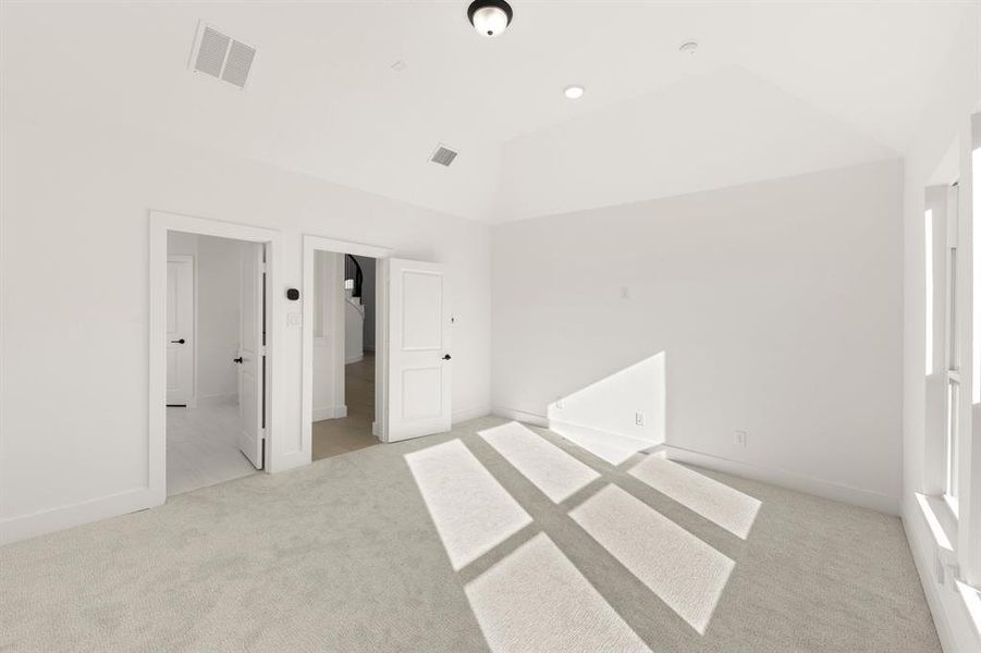 Spacious, unfurnished interior of a new home in Edgewood Creek, Celina (Image 25).