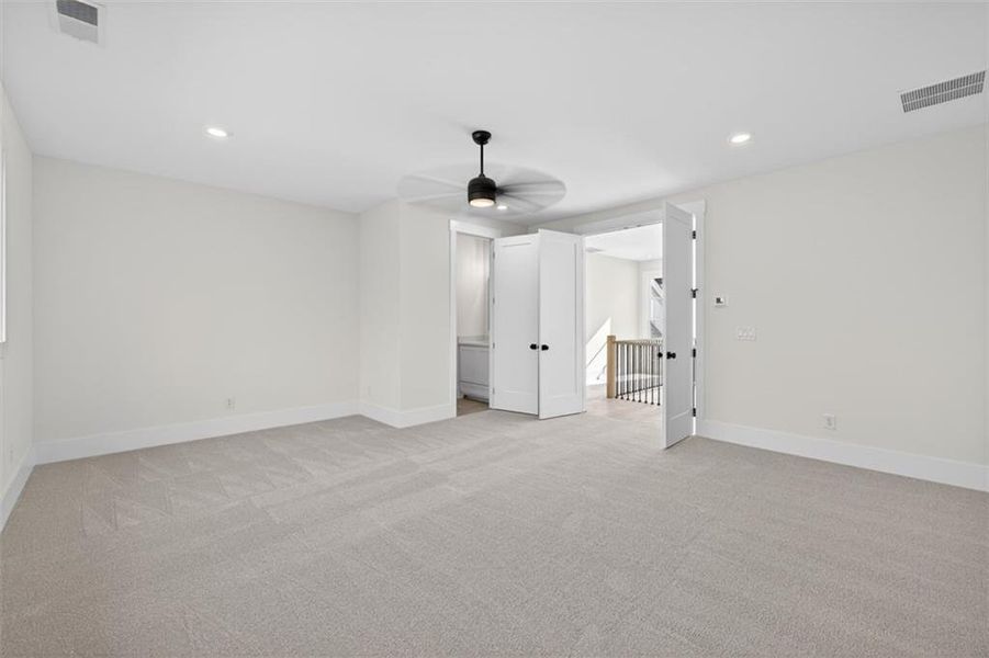 Spacious, unfurnished interior of a new home in , Jefferson (Image 29).