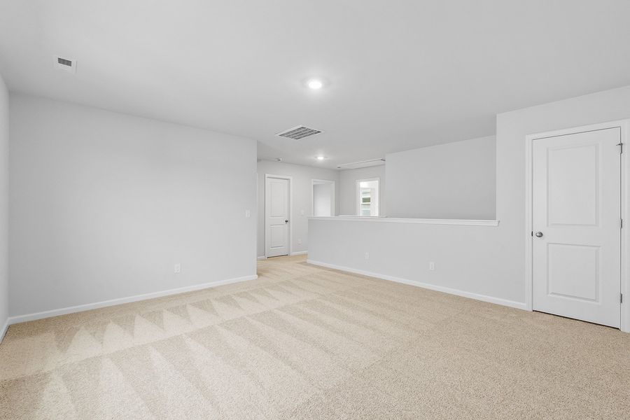 Spacious, unfurnished interior of a new home in Hanes Lake, Winston-Salem (Image 27).
