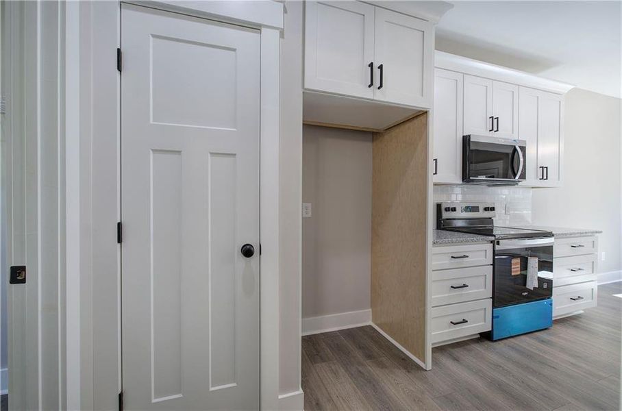 Furnished interior view inside a new home in , Cartersville (Image 12).