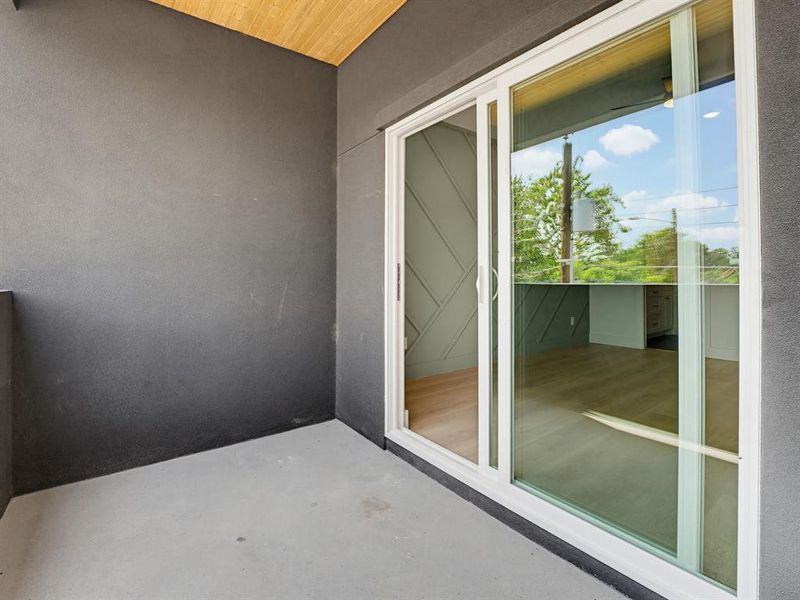 Exterior details and patio area of a home in , Dallas (Image 4).