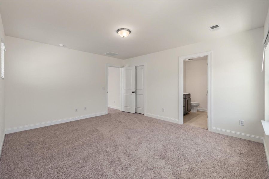 Spacious, unfurnished interior of a new home in The Landings at Montague, Goose Creek (Image 24).