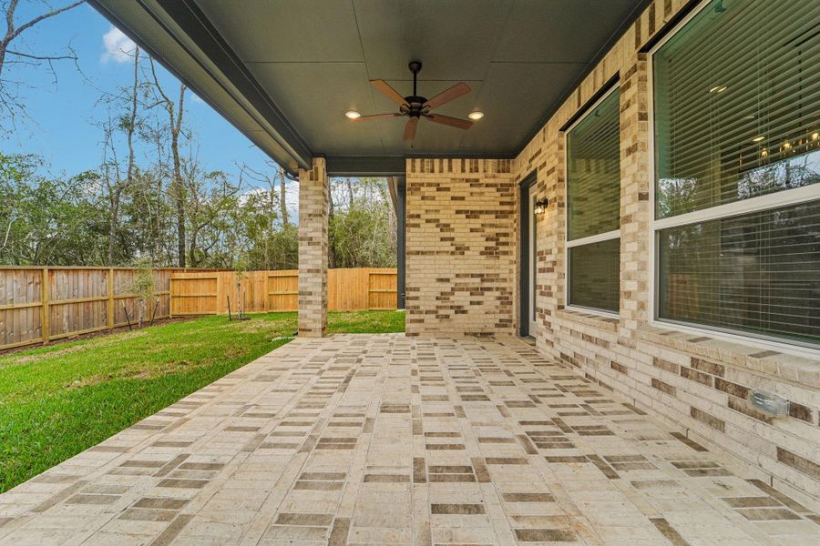 Exterior details and patio area of a home in The Woodlands Hills, Willis (Image 20).