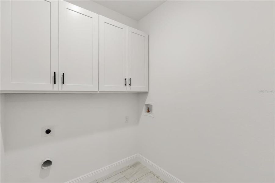 Spacious, unfurnished interior of a new home in , Citrus Springs (Image 14).