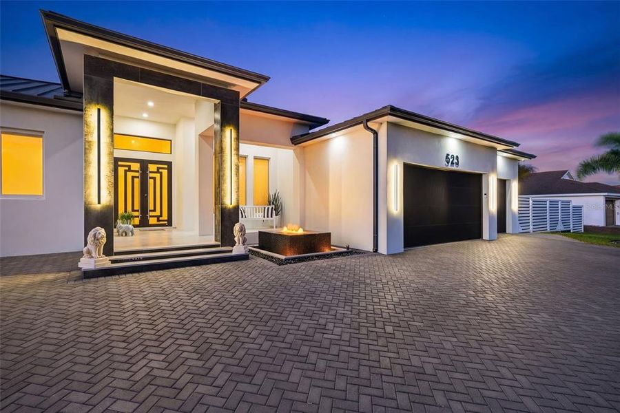 Exterior details and patio area of a home in , Cape Coral (Image 21).