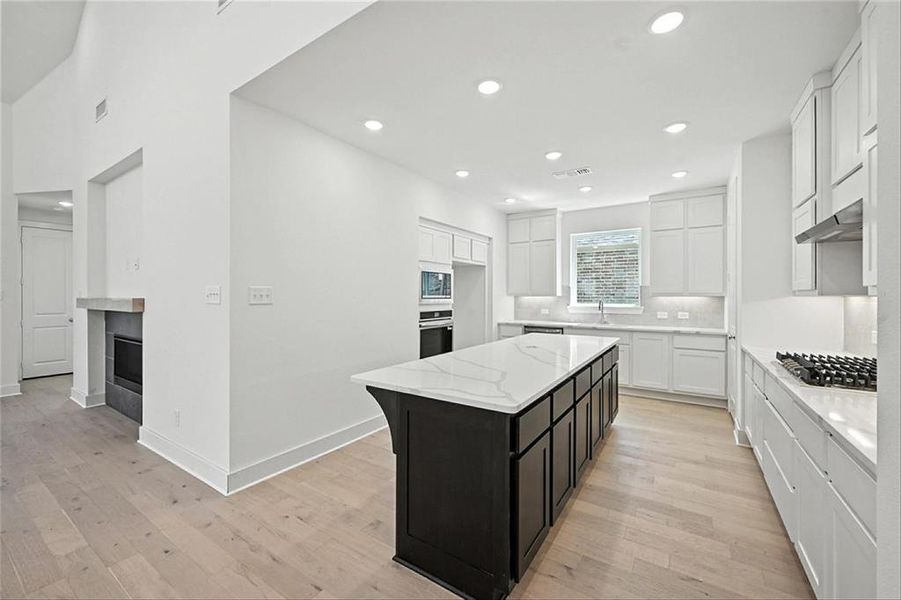 811SunflowerTrailANGECM002 811SunflowerTrailANGECM002