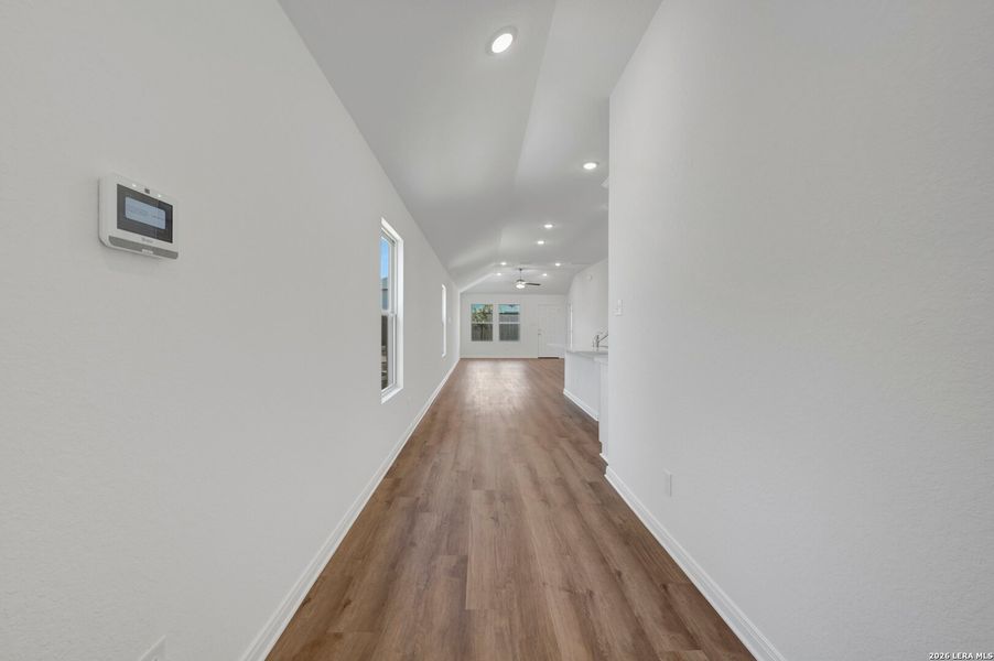 Spacious, unfurnished interior of a new home in Park Place, New Braunfels (Image 19).