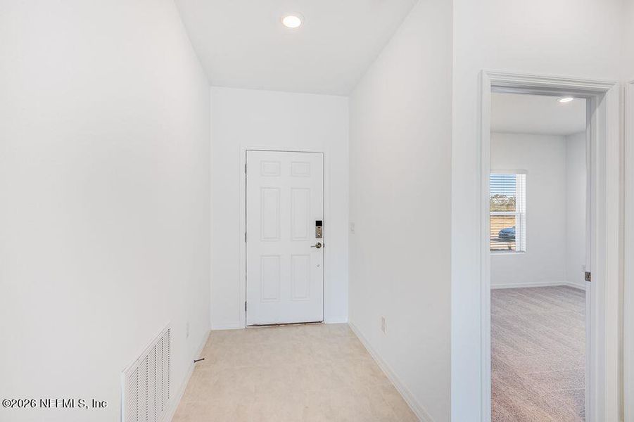 Spacious, unfurnished interior of a new home in Coopers Meadow, Jacksonville (Image 15).