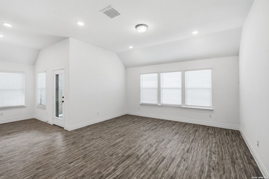 Spacious, unfurnished interior of a new home in Corley Farms, Boerne (Image 16). Spacious, unfurnished interior of a new home in Corley Farms, Boerne (Image 16).