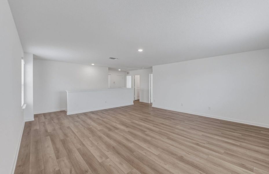 Spacious, unfurnished interior of a new home in Skyview, Belton (Image 34).