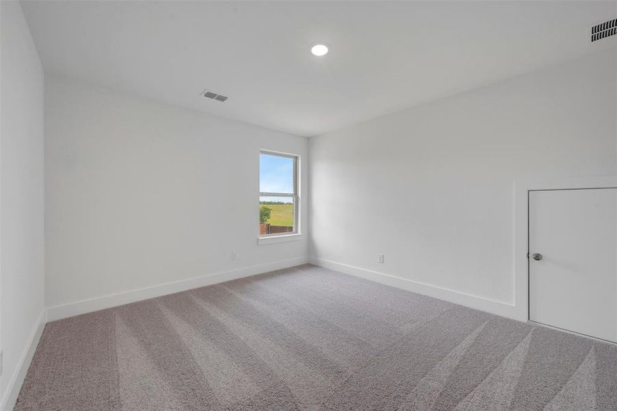 Spacious, unfurnished interior of a new home in Lilyana, Celina (Image 26).