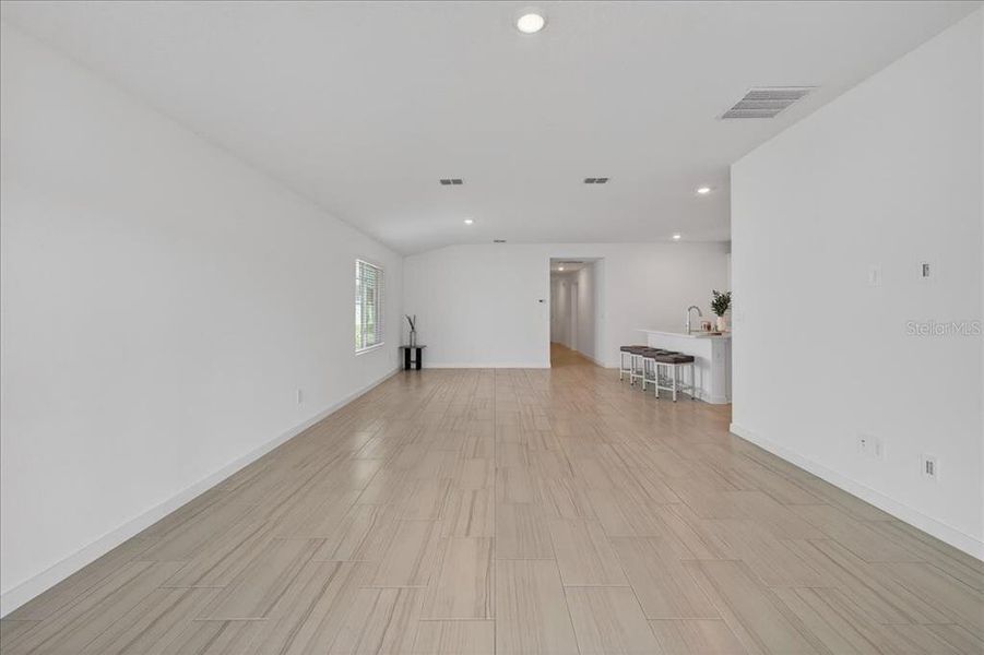 Spacious, unfurnished interior of a new home in Colbert Landings, Palm Coast (Image 30).