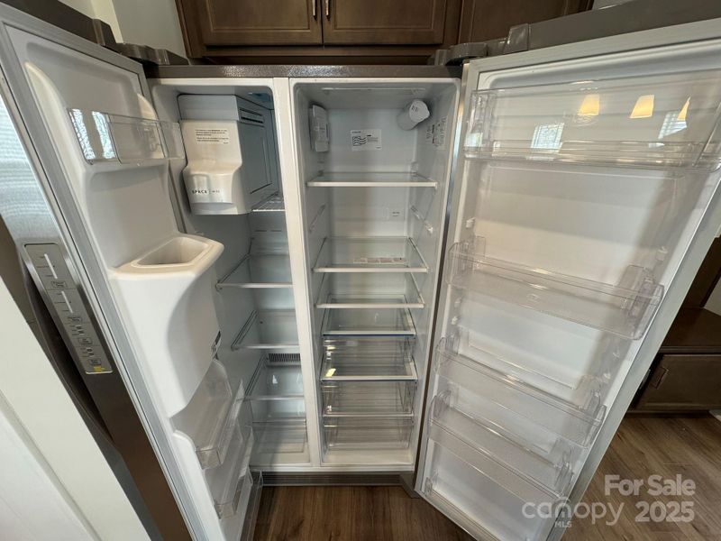 Refrigerator included Refrigerator included