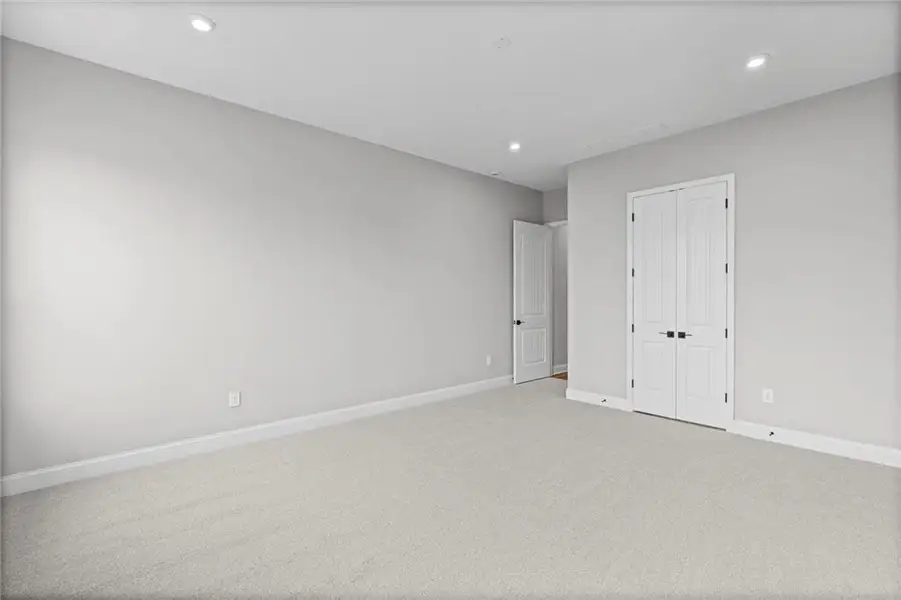 Spacious, unfurnished interior of a new home in Twin Lakes, Hoschton (Image 19).
