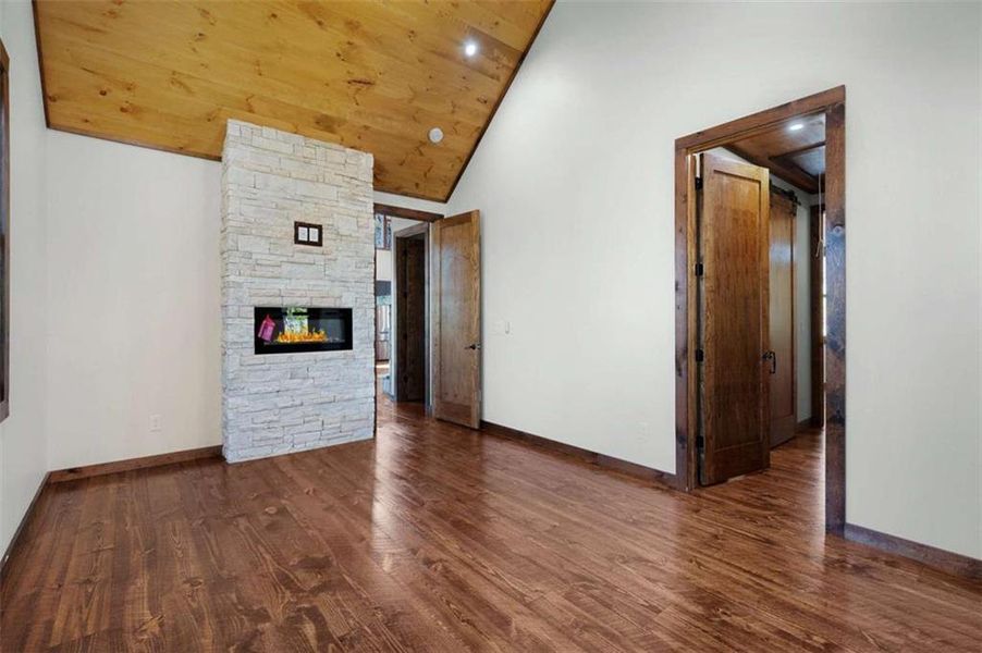 Spacious, unfurnished interior of a new home in , Mineral Bluff (Image 29).