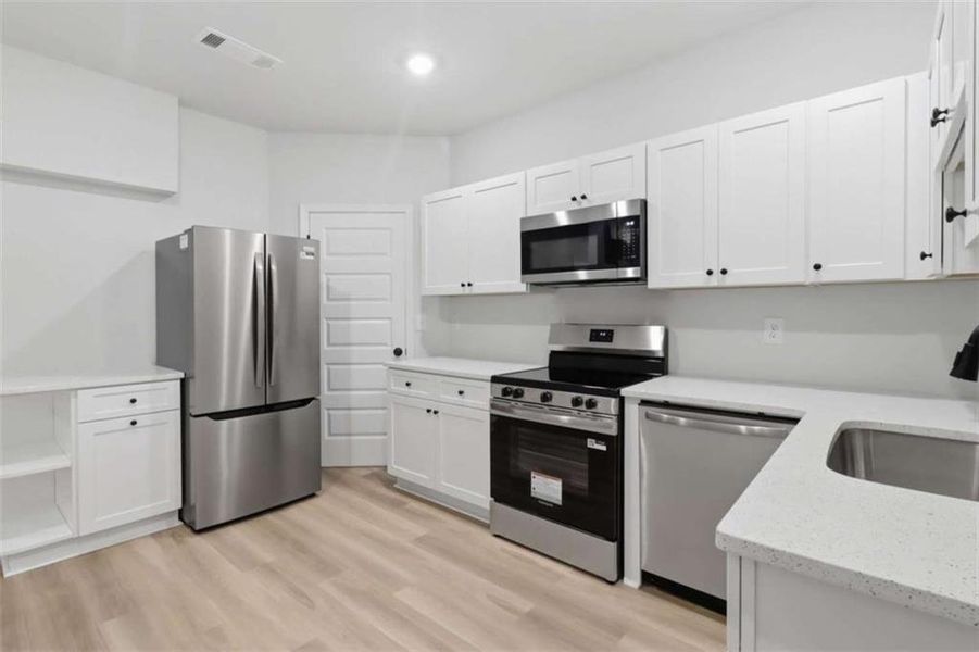 Furnished interior view inside a new home in Trinity Park, McDonough (Image 59).