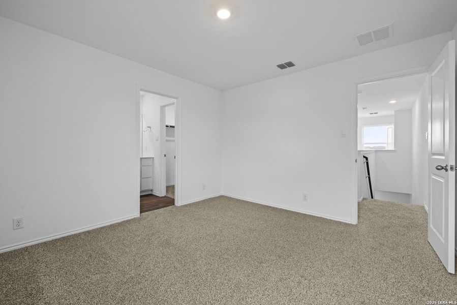 Spacious, unfurnished interior of a new home in Blue Ridge Ranch, San Antonio (Image 13).