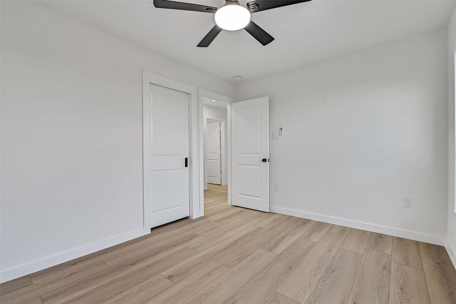 Spacious, unfurnished interior of a new home in , Galveston (Image 21).